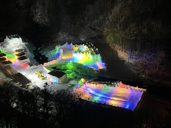 北海道の層雲峡温泉氷瀑まつり